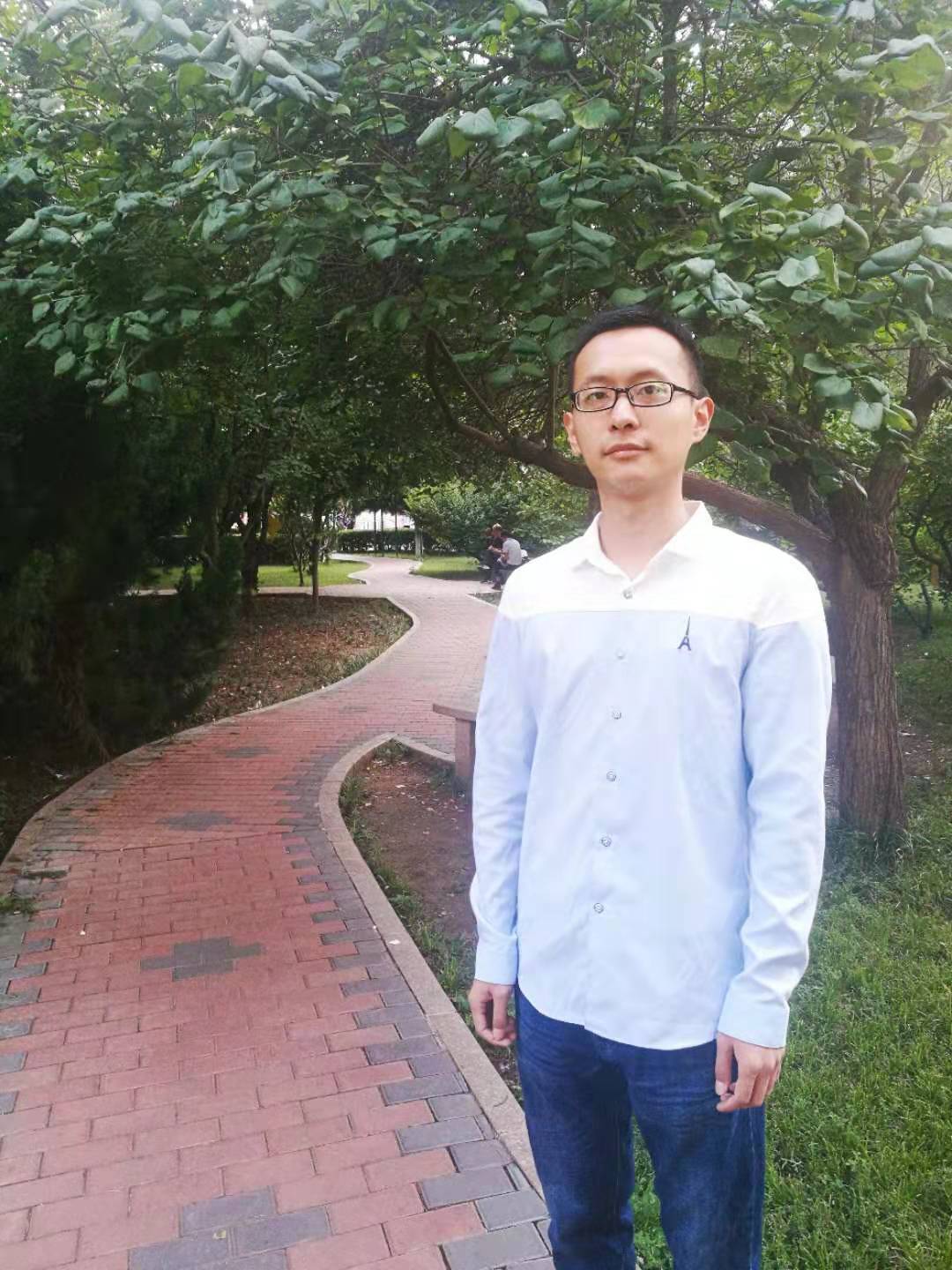 同人小说
任龙 照片.jpg